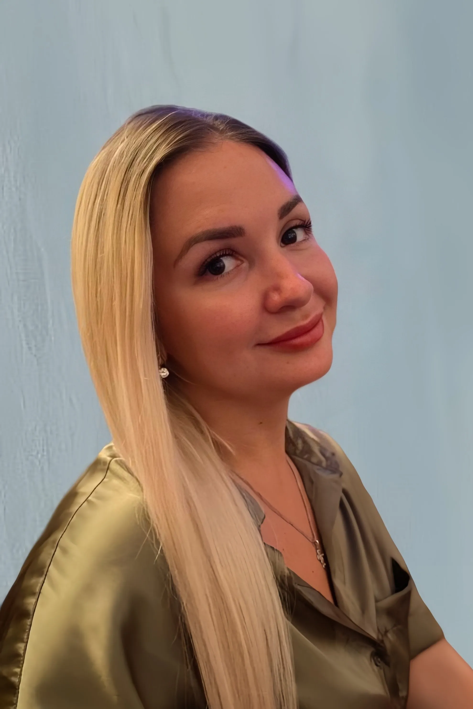 Наумова + фон.webp